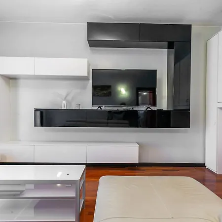 New Near Station 3 Bedroom Milan