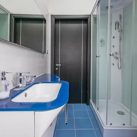 New Near Station 3 Bedroom Appartement *