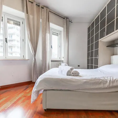 Appartement New Near Station 3 Bedroom Milan