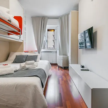 New Near Station 3 Bedroom