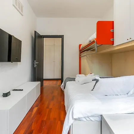 New Near Station 3 Bedroom Mediolan