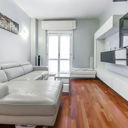 New Near Station 3 Bedroom Apartament