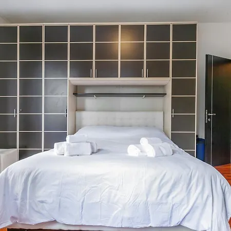 New Near Station 3 Bedroom Apartament *