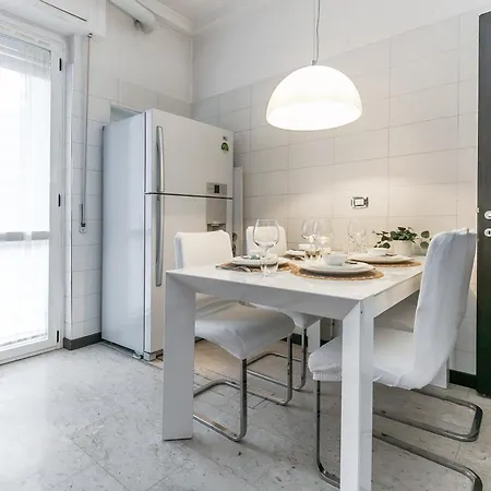 New Near Station 3 Bedroom Apartament Mediolan